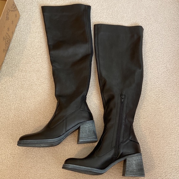 Free People Over-the-knee Leather Boots (Made in Spain) - Picture 3 of 12